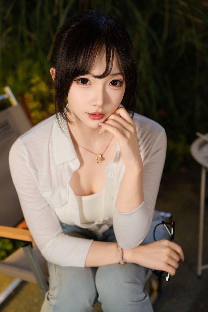 51每日大赛视频在线-主题记录·光影散步封面